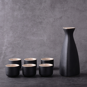 Sake set u japanskom stilu, keramika, sedmeročlani set (jedna posuda i šest čaša), vrhunska kvaliteta
