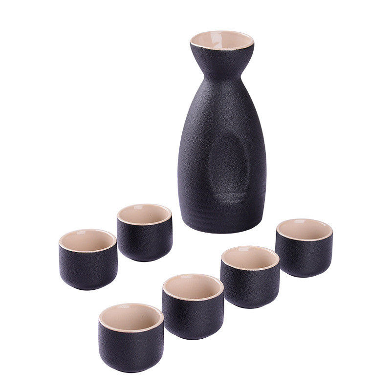 Sake set u japanskom stilu, keramika, sedmeročlani set (jedna posuda i šest čaša), vrhunska kvaliteta