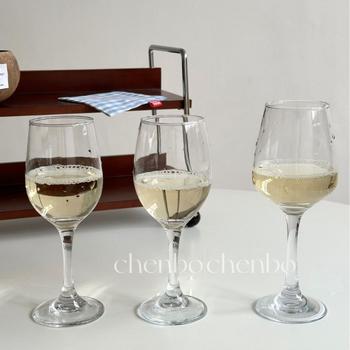Set čaša za crveno vino od stakla, zapremina 301–400 ml, mogućnost otiska logotipa, pakiranje u papirnatoj kutiji, moderan minimalistički stil, brend Red cherry