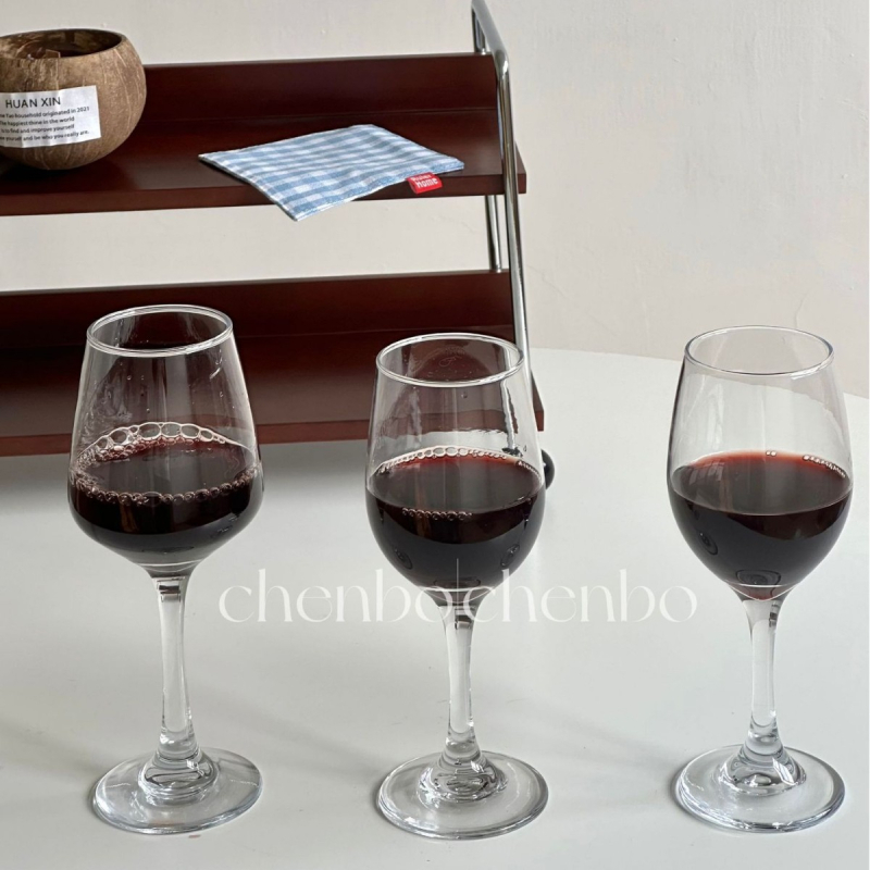 Set čaša za crveno vino od stakla, zapremina 301–400 ml, mogućnost otiska logotipa, pakiranje u papirnatoj kutiji, moderan minimalistički stil, brend Red cherry