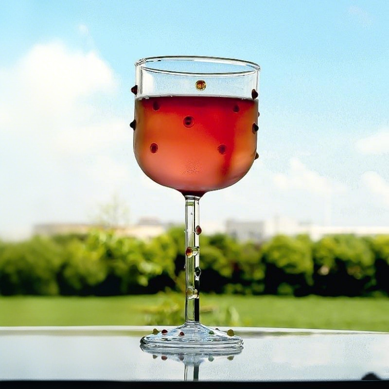 Šampanjaska čaša goblet od borosilikatnog stakla; kapacitet 301–400 ml; moderan minimalistički stil, bez ručke; moguć tisak logotipa; pakiranje: kartonska kutija.