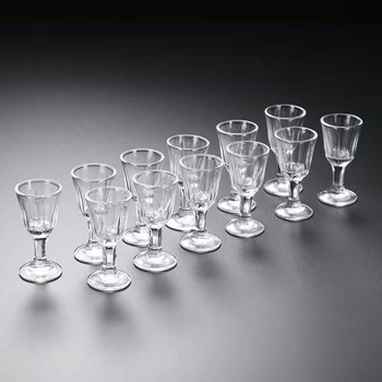 Set od sedam kristalnih čaša za alkohol, male čaše od 10 ml, bijela