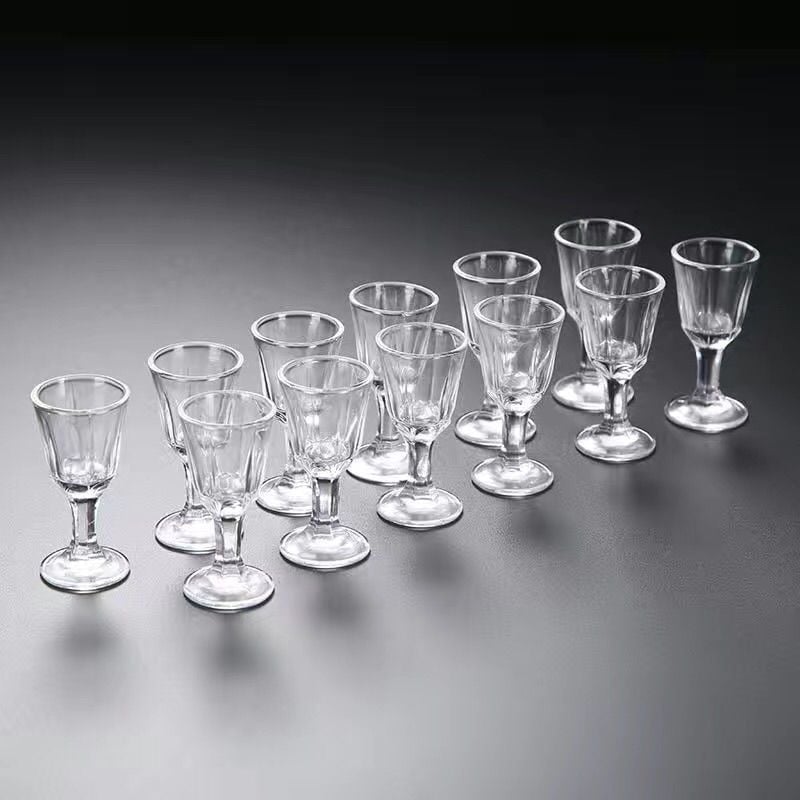 Set od sedam kristalnih čaša za alkohol, male čaše od 10 ml, bijela