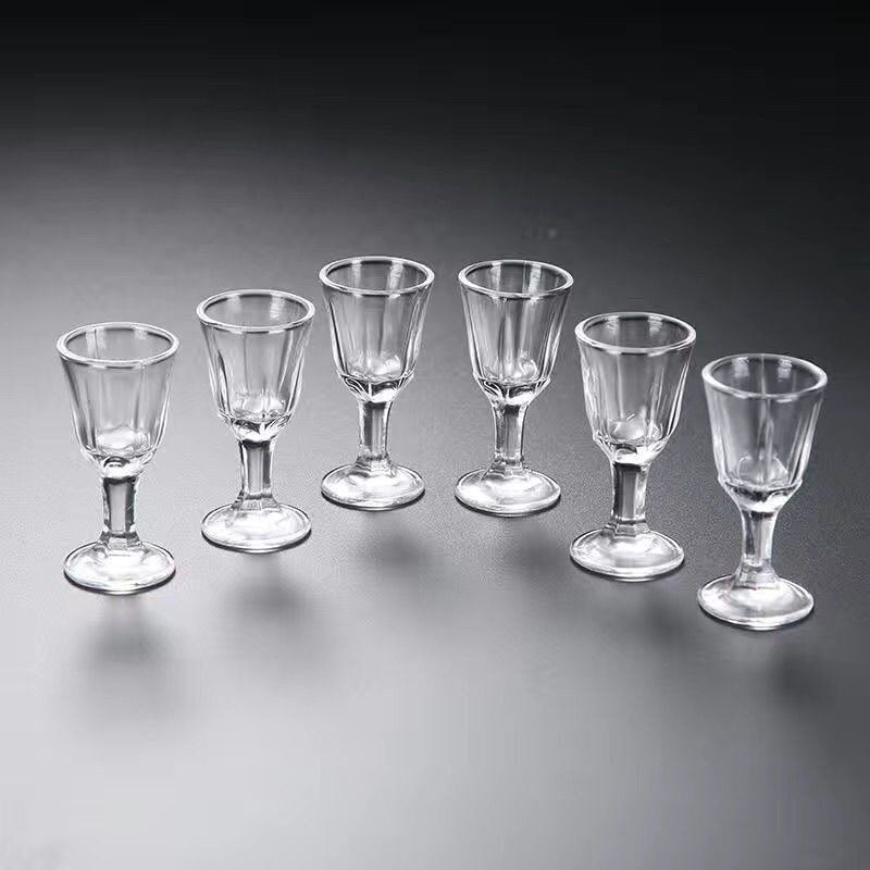 Set od sedam kristalnih čaša za alkohol, male čaše od 10 ml, bijela