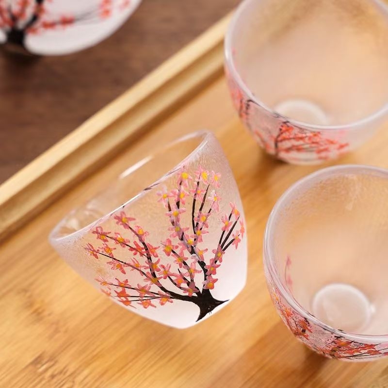 Staklena karafa za sake s kompletnim setom čašica, japanski stil, motiv cvjetova trešnje