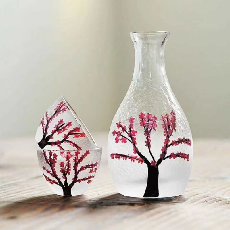 Staklena karafa za sake s kompletnim setom čašica, japanski stil, motiv cvjetova trešnje