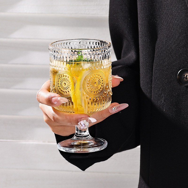 Goblet čaša s reljefnim dizajnom suncokreta za sok, deserte i vino; staklo soda-lime; retro luksuzni stil; set od 1 kom; premium proizvod