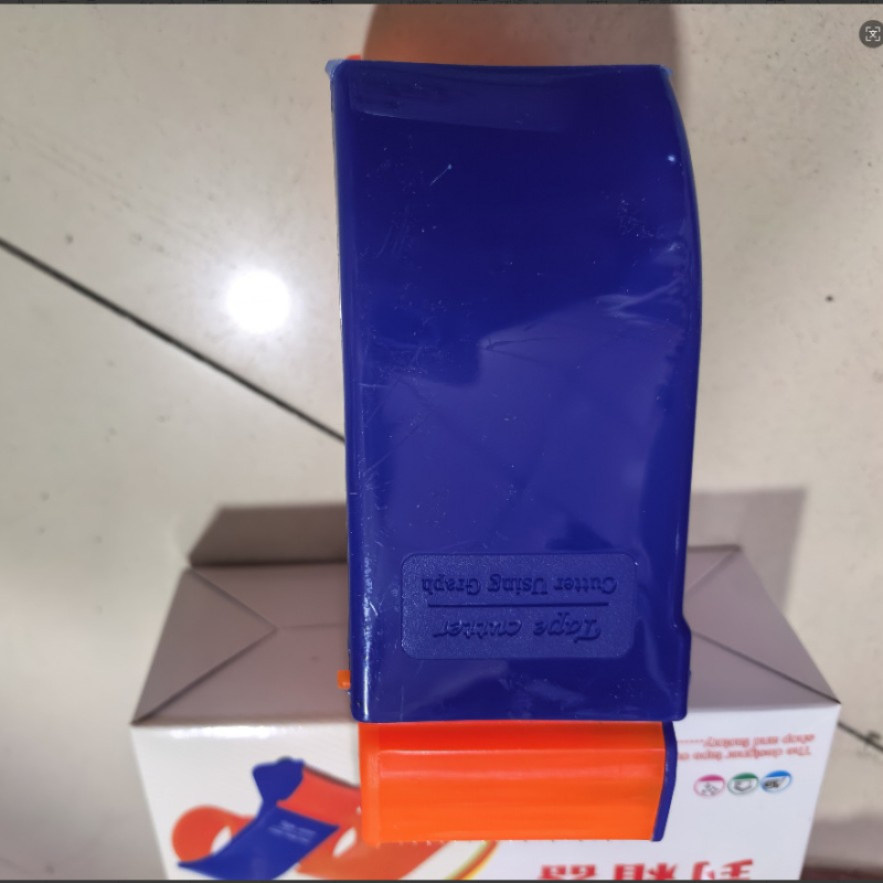 Plastični ručni rezač prozirne trake za pakiranje – Materijal: plastika; Model: Plastic Cutter; Neto težina: 58 g; Širina trake do 50 mm