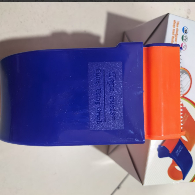 Plastični ručni rezač prozirne trake za pakiranje – Materijal: plastika; Model: Plastic Cutter; Neto težina: 58 g; Širina trake do 50 mm