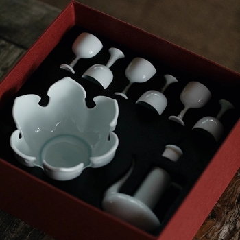 Keramikus melegítő készlet fehér- és sárga borhoz fazékkal, hat pohárral és víztartó kancsóval — Yin Chuantang, könnyed luxus retro stílus