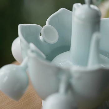 Keramikus melegítő készlet fehér- és sárga borhoz fazékkal, hat pohárral és víztartó kancsóval — Yin Chuantang, könnyed luxus retro stílus