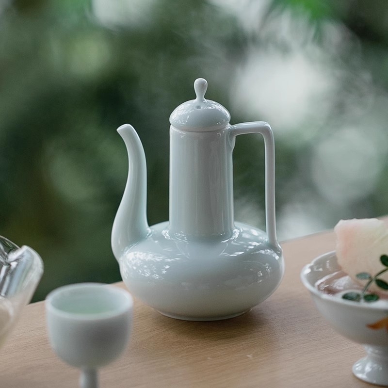 Keramikus melegítő készlet fehér- és sárga borhoz fazékkal, hat pohárral és víztartó kancsóval — Yin Chuantang, könnyed luxus retro stílus