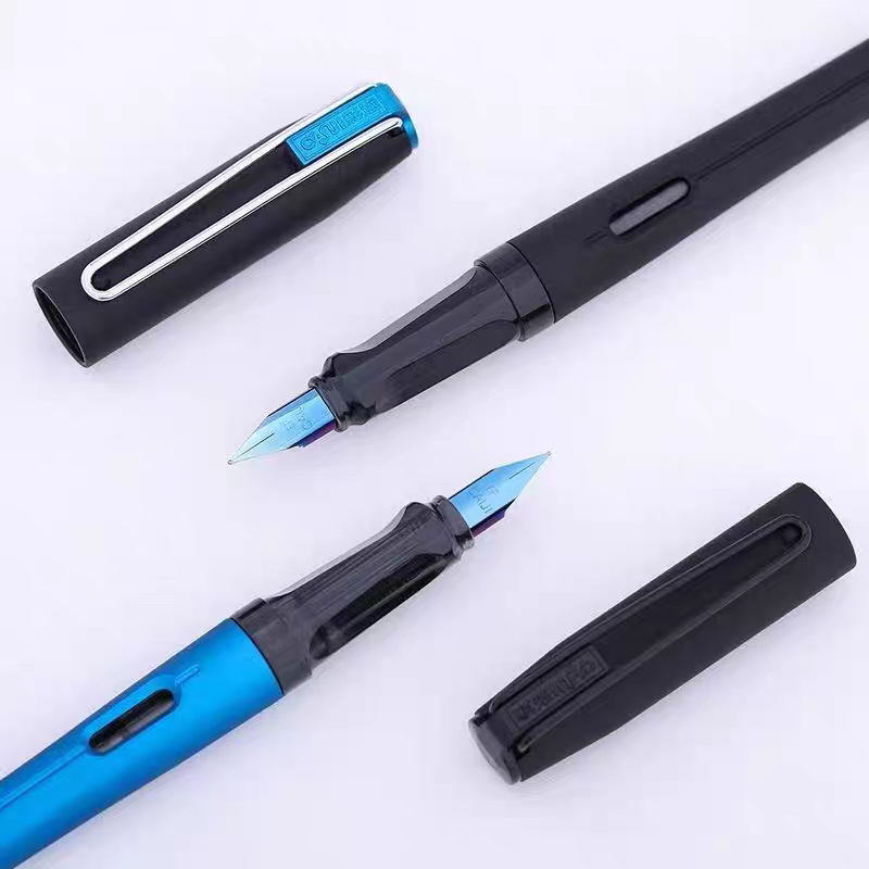 204-es modellű toll irídium tollheggyel, fogás korrigálása, kettős tintaellátó rendszerrel, műanyag test, ajándékdoboza