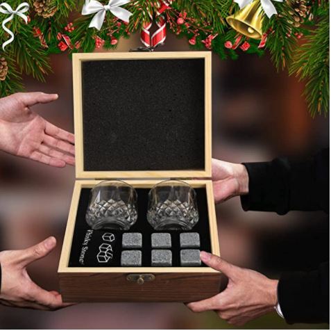 Whisky set s kamenčićima za led i staklenim čašama u drvenoj kutiji – Barware, Staklo, Premium kvaliteta, Lagani luksuz retro stil, Ljeto 2021