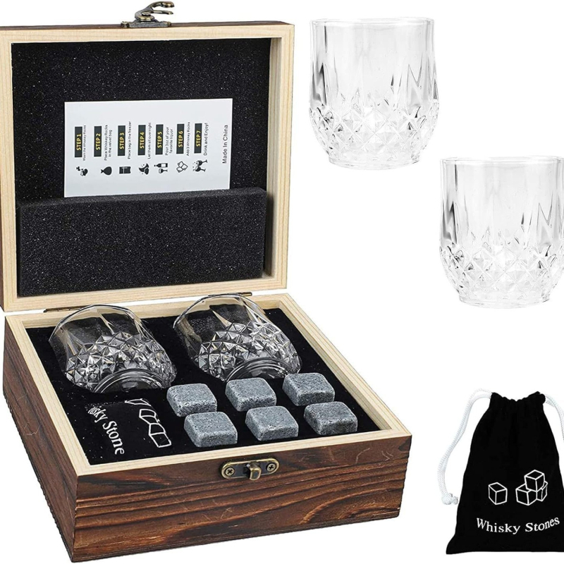 Whisky set s kamenčićima za led i staklenim čašama u drvenoj kutiji – Barware, Staklo, Premium kvaliteta, Lagani luksuz retro stil, Ljeto 2021
