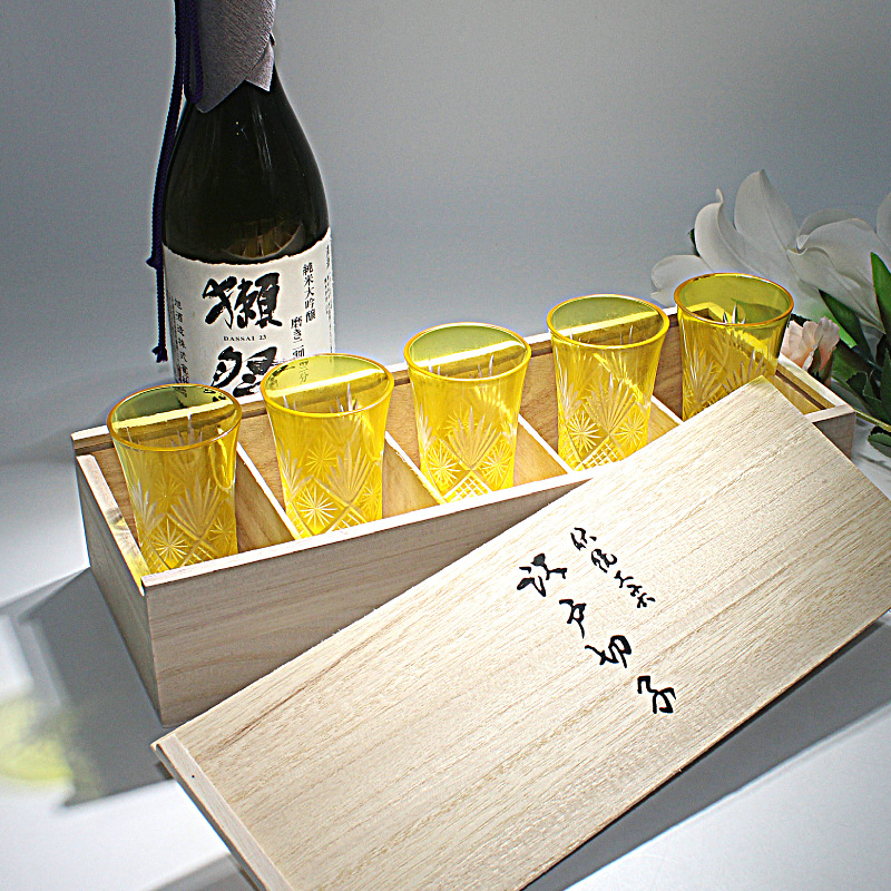 Japán stílusú boros pohár, üvegből, kézzel faragott Edo Kiriko minta, 5 darabos készlet