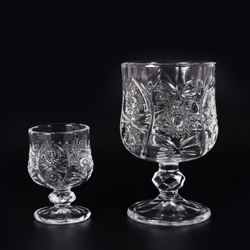 Párlatokhoz való pohár, magas talppal, gravírozott dizájnnal, kapacitás 1–100 ml, modern letisztult stílus