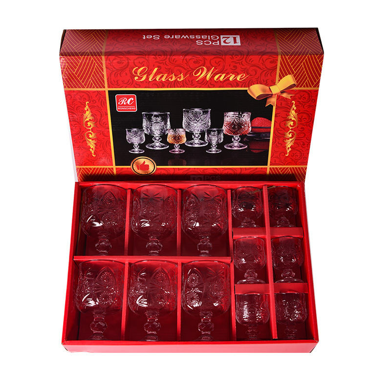 Párlatokhoz való pohár, magas talppal, gravírozott dizájnnal, kapacitás 1–100 ml, modern letisztult stílus