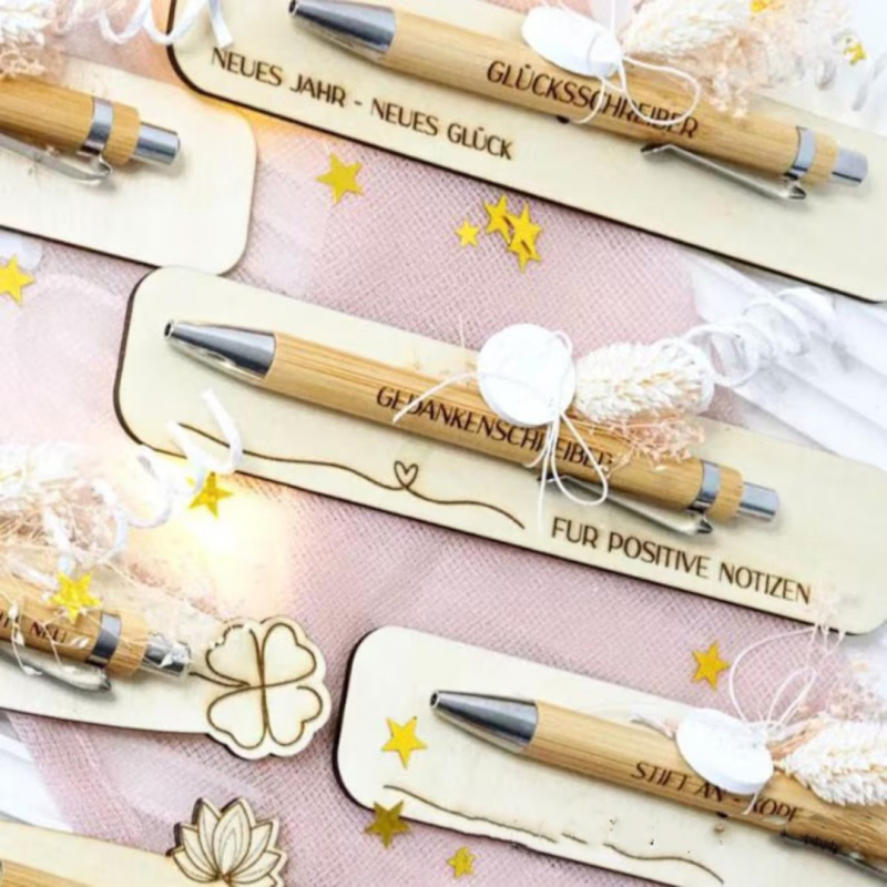 Egyedi gravírozott fa aláíró tollkészlet, fém tollheggyel, kattintásos záródás, alapcsomagolás