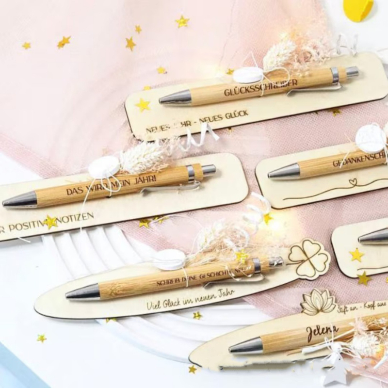 Egyedi gravírozott fa aláíró tollkészlet, fém tollheggyel, kattintásos záródás, alapcsomagolás