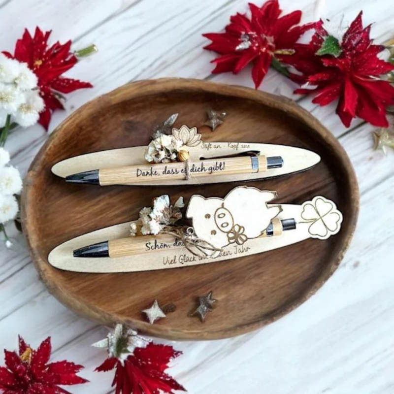 Egyedi gravírozott fa aláíró tollkészlet, fém tollheggyel, kattintásos záródás, alapcsomagolás