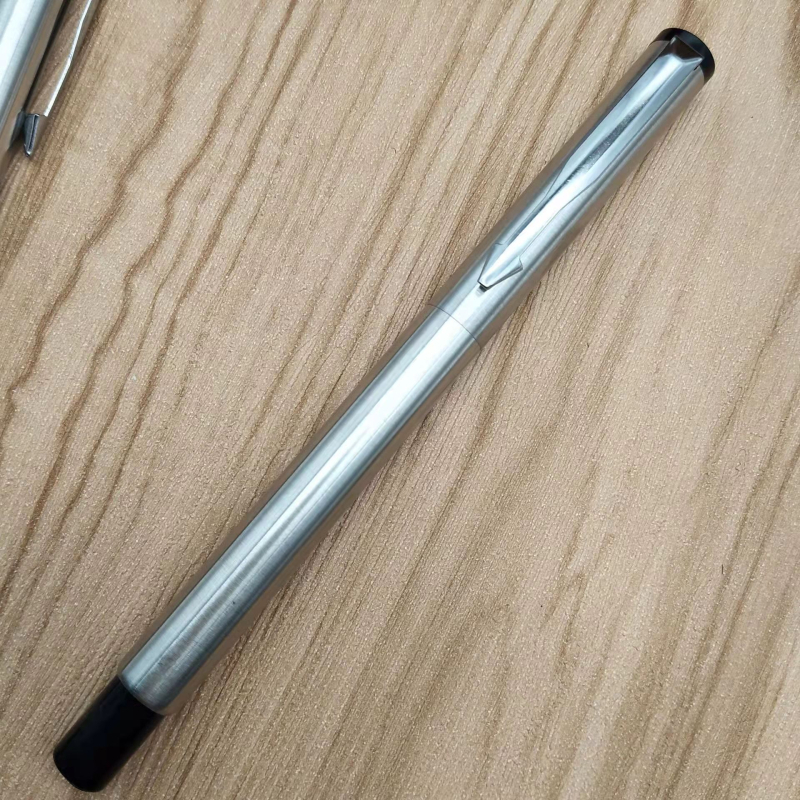 Fém toll, modell 382, lézergravírozott logó, push-pull tintatöltő rendszer, fém hegye