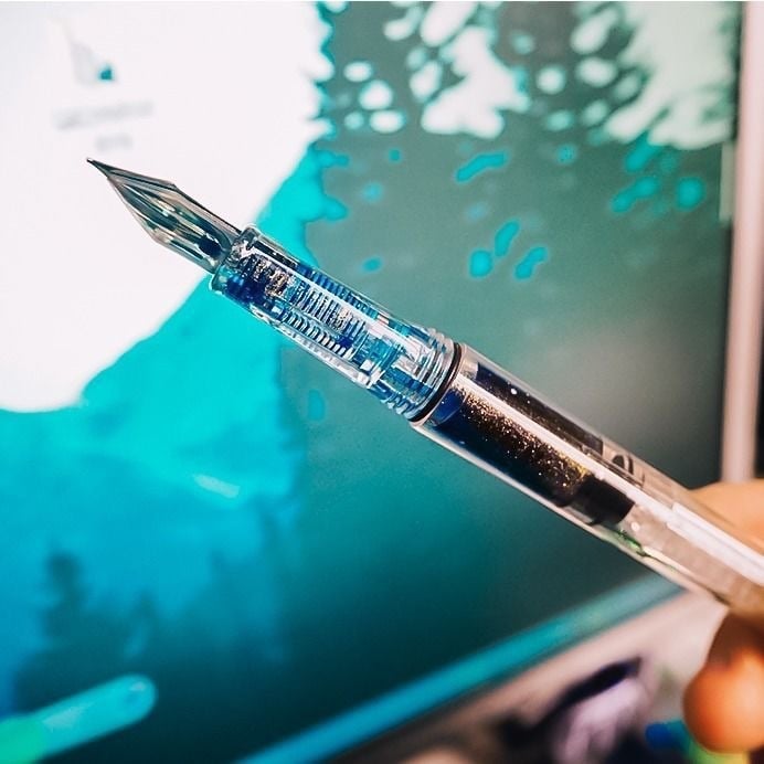 Thinking Picture Átlátszó töltőtoll irídium hegyeivel, forgó tintaellátó rendszerrel, nagy kapacitású tintatartály (modell G-00608113)