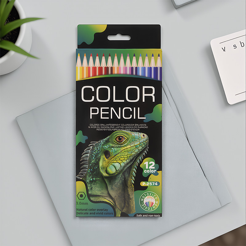 Fa hexagonális testű színes ceruza készlet, HB grafitkeménység, márka Superior Lead, termékkódja P-2605, GB Nemzeti Szabvány