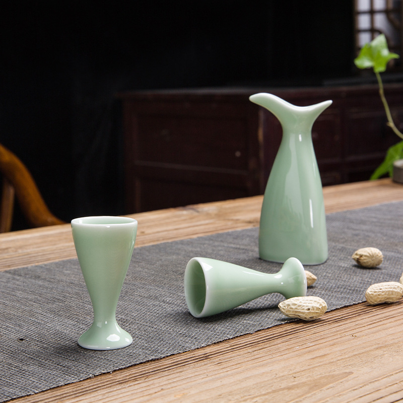 Porcelanski vinski set sa stalkom, 13-dijelni set, uključuje 6 posuda za vino i 6 čaša, moderni minimalistički stil