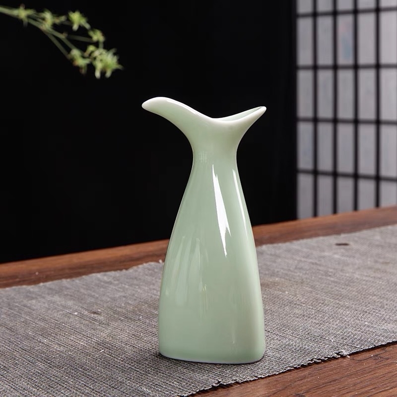 Porcelanski vinski set sa stalkom, 13-dijelni set, uključuje 6 posuda za vino i 6 čaša, moderni minimalistički stil