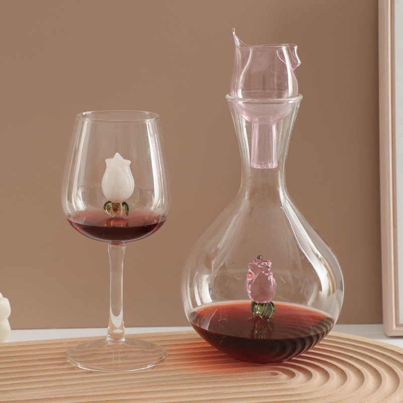 Dekanter za vino s trodimenzionalnim motivom ruže, visok borosilikatno staklo, 401–500 ml, s ručkom