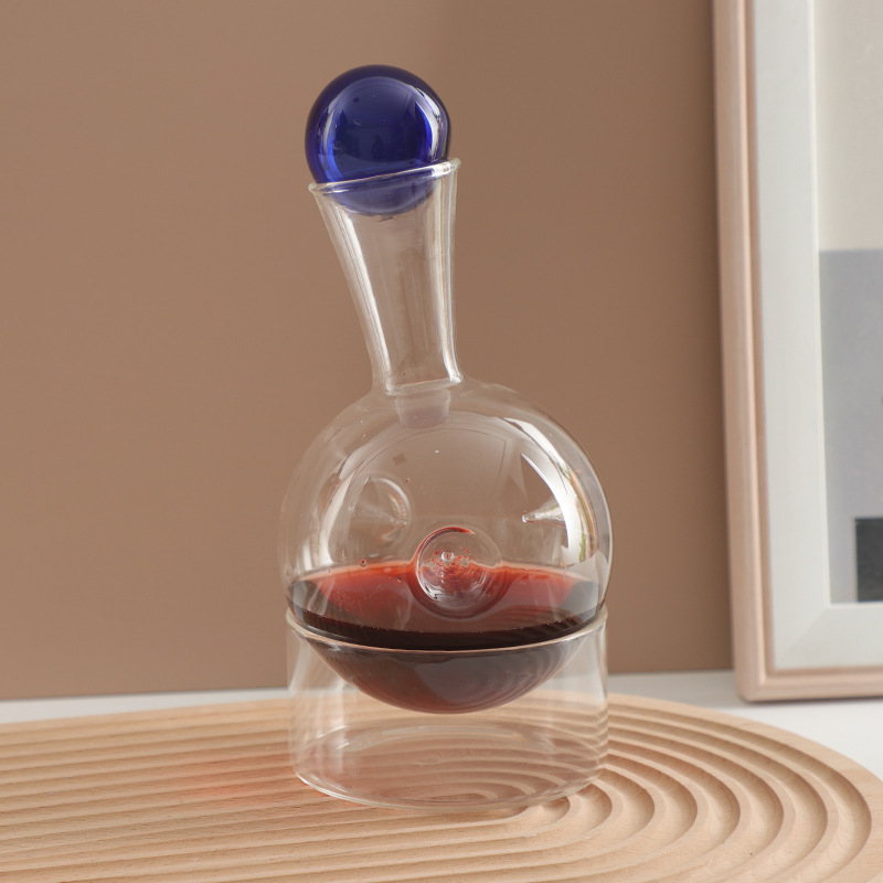 Dekanter za vino s trodimenzionalnim motivom ruže, visok borosilikatno staklo, 401–500 ml, s ručkom