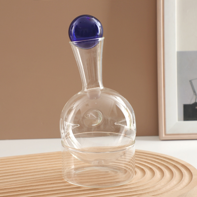 Dekanter za vino s trodimenzionalnim motivom ruže, visok borosilikatno staklo, 401–500 ml, s ručkom