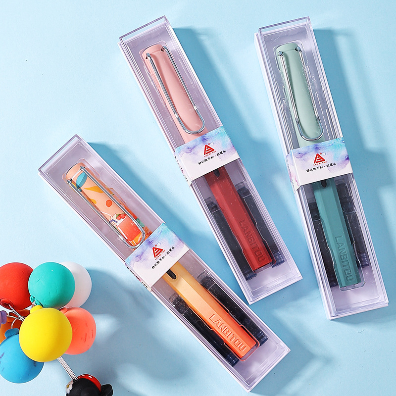 Műanyag tolltartó doboz, tömeges csomagolás, ajándékhoz megfelelő, ballagásra