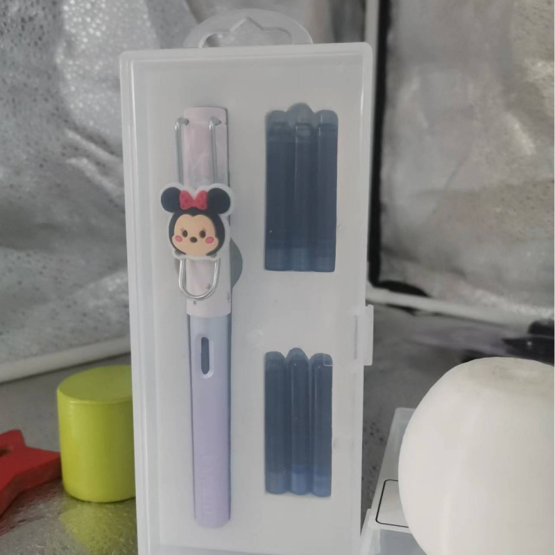 Műanyag tolltartó doboz, tömeges csomagolás, ajándékhoz megfelelő, ballagásra