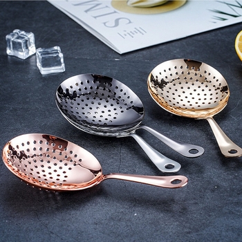 Rozsdamentes acélból készült 100-lyukas jégszűrő koktélokhoz — jégszűrő, modern minimalist dizájn