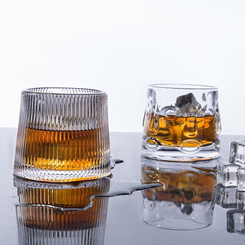 Set za whiskey u kutiji za darove za kućnu upotrebu — stakleni materijal, moderan minimalistički stil, ispisano logo, prvoklasna kvaliteta (2024)