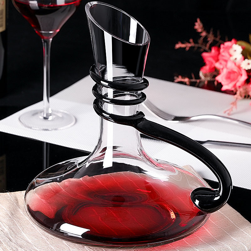 Dekanter za vino, stakleni, moderan minimalistički stil, kapacitet 1000 ml ili više, lansiran u proljeće 2023.