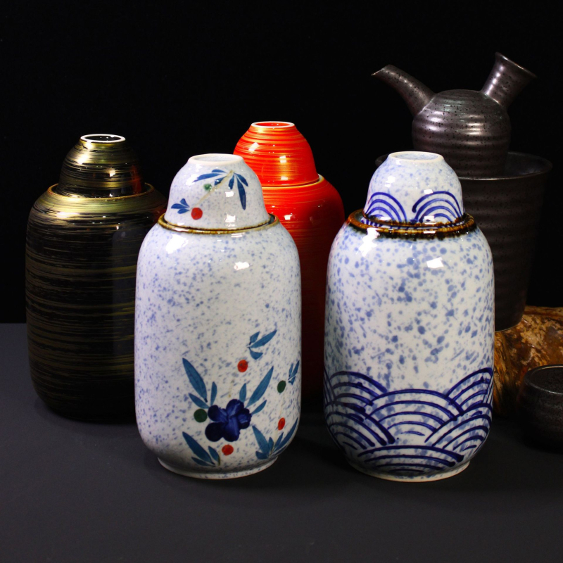 Japán stílusú kerámia bormelegítő kanna, retro dizájn, nyomtatott logóval