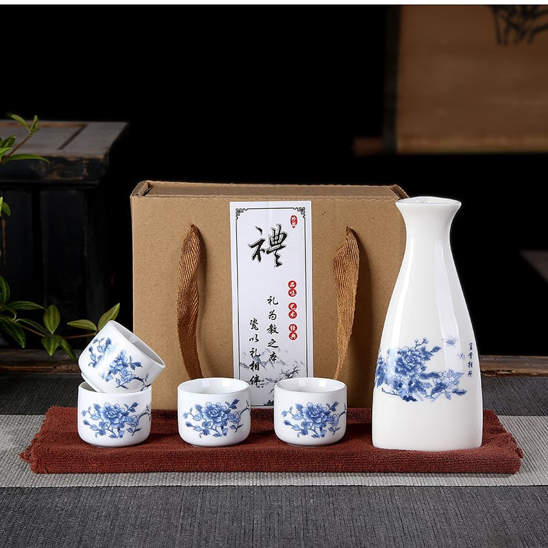 Set din porțelan pentru vin (oală și patru pahare), finisaj mat, stil Dingyao kiln