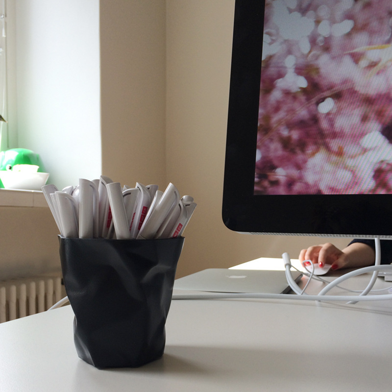 Organizator de birou și suport pentru pixuri, design neregulat, din plastic PP, modelul 22195, fără capac, stil japonez.