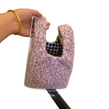 Леопардова плюшена чанта с две дръжки, форма на кутия, урбан стил, подплата: нетъкан текстил, горно отваряне