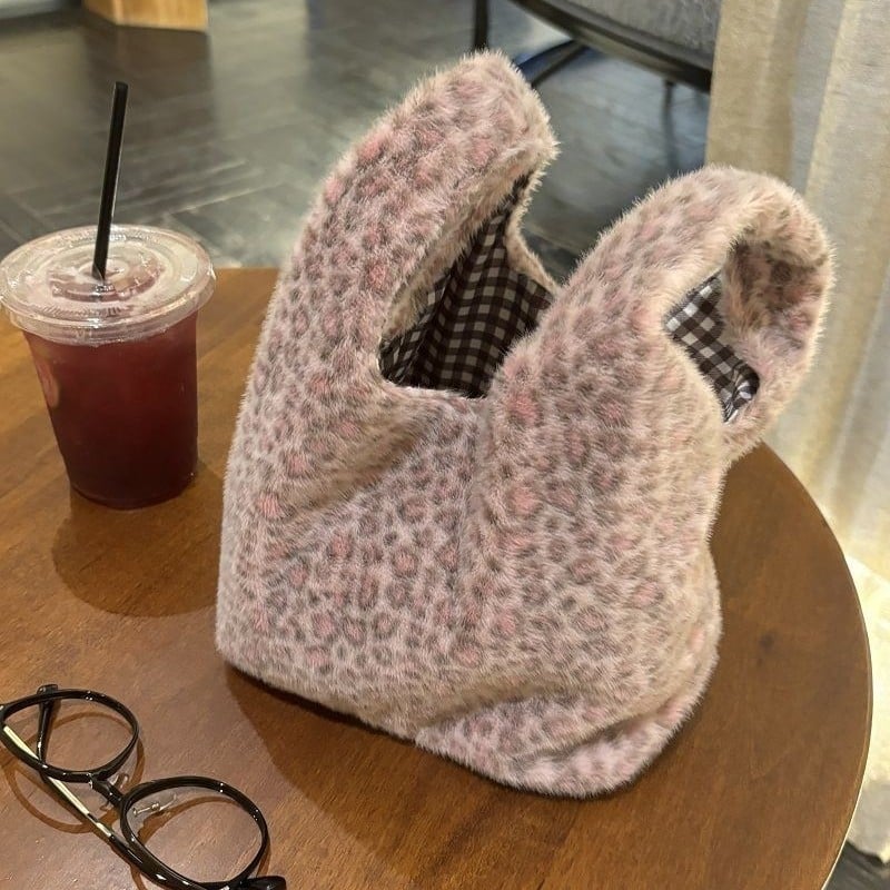 Леопардова плюшена чанта с две дръжки, форма на кутия, урбан стил, подплата: нетъкан текстил, горно отваряне