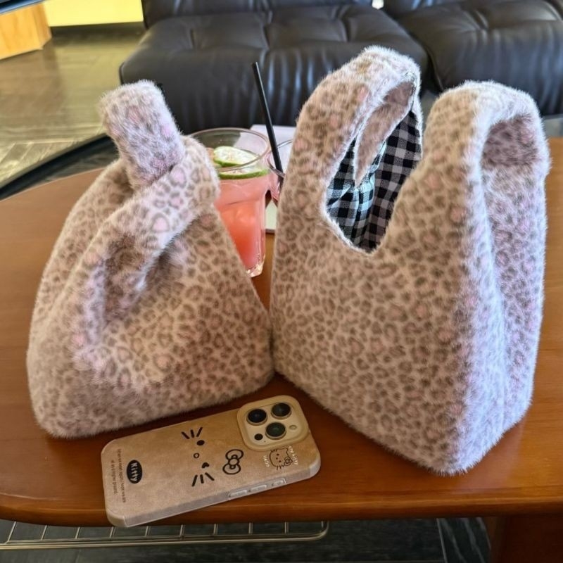 Леопардова плюшена чанта с две дръжки, форма на кутия, урбан стил, подплата: нетъкан текстил, горно отваряне