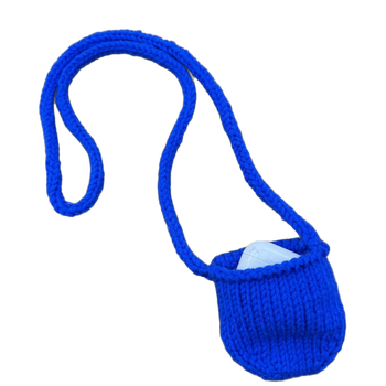 Kružna crossbody torbica za telefon s poklopcem, pliš materijal, street style.