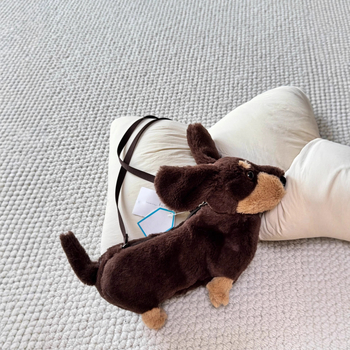 Τσάντα ώμου με λούτρινο σκύλο Ντάχσουντ – πολύ απαλό κοντό λούτρινο, γέμισμα PP βαμβάκι, μάρκα 007