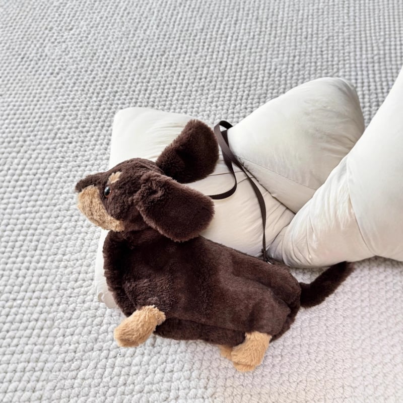 Τσάντα ώμου με λούτρινο σκύλο Ντάχσουντ – πολύ απαλό κοντό λούτρινο, γέμισμα PP βαμβάκι, μάρκα 007