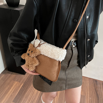 Korejskog stila velur crossbody torba, vertikalnog kvadratnog oblika, magnetno zatvaranje, pogodna za svakodnevnu upotrebu