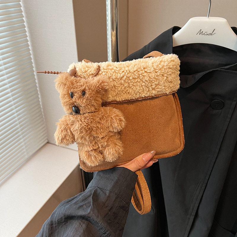Korejskog stila velur crossbody torba, vertikalnog kvadratnog oblika, magnetno zatvaranje, pogodna za svakodnevnu upotrebu