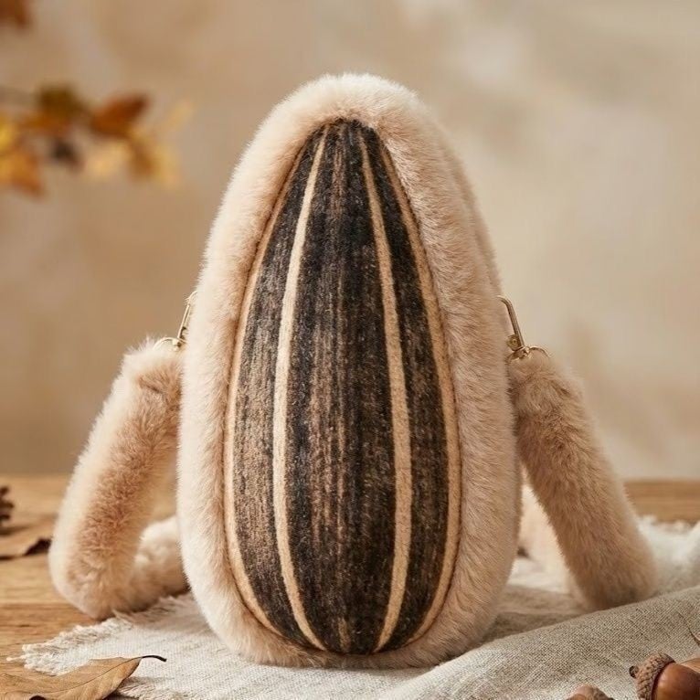 Fleece crossbody torba, oblik školjke, zatvarač, džep za telefon, jedan remen